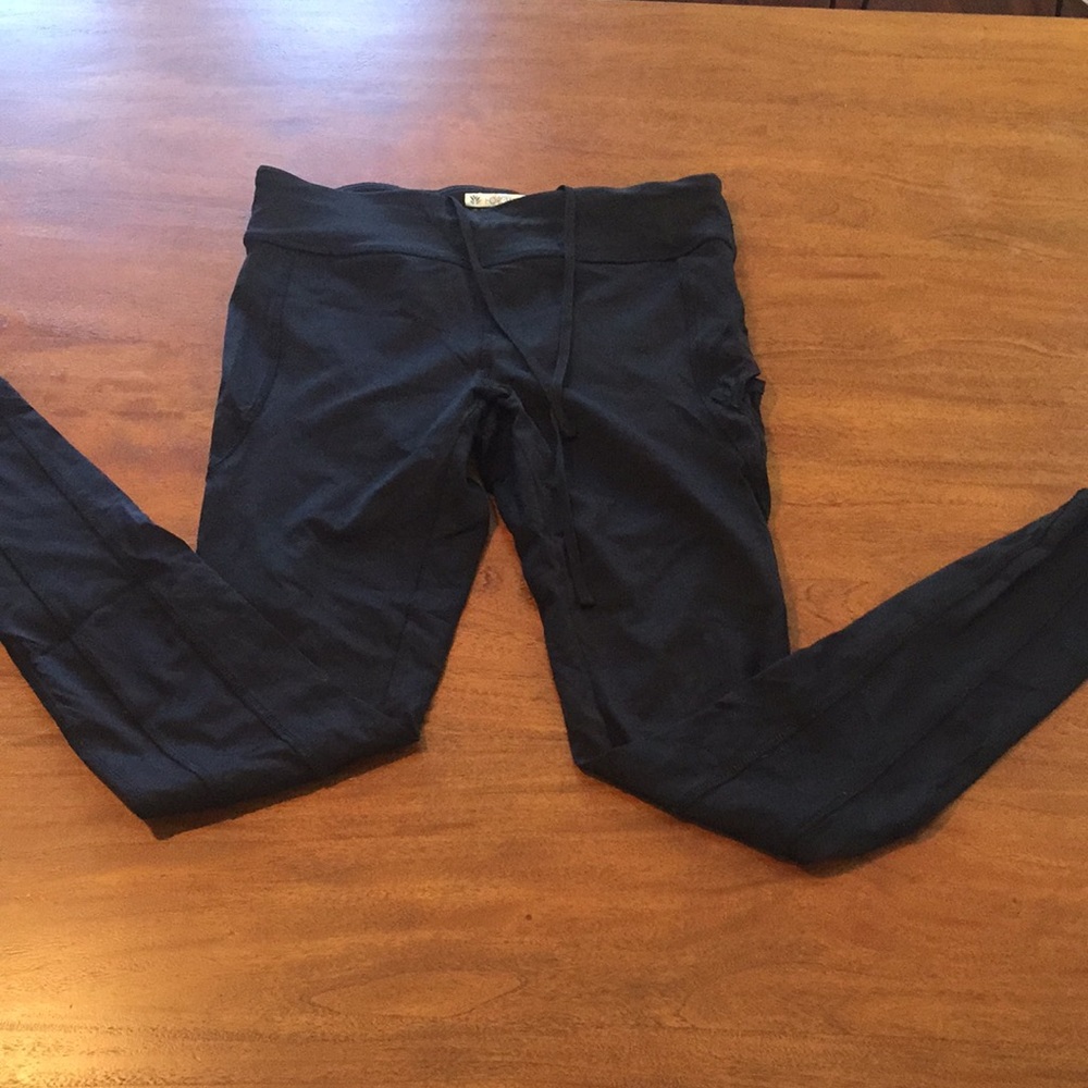 Black full length athletic workout leggings